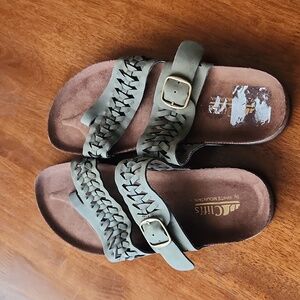 Cliffs sandals size 8m